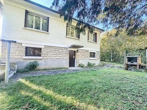 Découvrez cette charmante maison, située dans un quartier pavillonnaire calme et privilégié de Villeneuve-le-Roi. Conçue pour offrir confort et fonctionnalité, cette maison répondra à toutes vos attentes. À l'extérieur, cette propriété dispose d'un j...