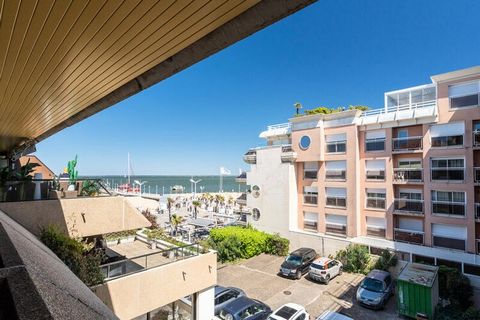 à deux pas de la Dune du Pyla, aux portes des larges plages Océanes landaises, vous pourrez, au choix, profiter des 220 kms de pistes cyclables, découvrir le Bassin en bateau, pratiquer ou vous initier au surf, survoler la Dune en parapente, multipli...