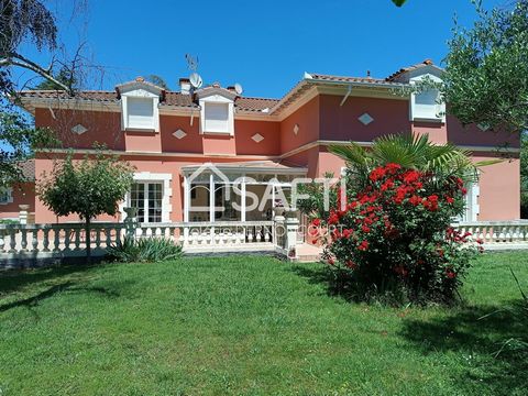 Discover this exceptional architect-designed house, ideally located in Saint-Lys, just 25 minutes from Blagnac airport. This prime location combines urban dynamism with a peaceful living environment, close to all amenities and major points of interes...