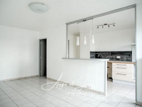 EXCLUSIVITE - Secteur Cartoucherie - Bel appartement T3 de 63,07m2 avec véranda, cave et garage fermé en sous sol. LUMINEUX - VUE DEGAGEE - IDEAL INVESTISSEUR / COLOCATION - PROXIMITE IMMEDIATE DU TRAMWAY - FAIBLES CHARGES DE COPRO Nous avons le plai...