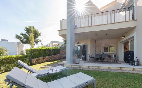 Schöne Erdgeschosswohnung in Cala Vinyas Wohnung mit privatem Garten und Terrasse Diese Erdgeschosswohnung mit privatem Garten befindet sich in der beliebten Cala Vinyes, umgeben von wunderschöner Natur, Badeplätzen und Sandstränden. In nur wenigen G...