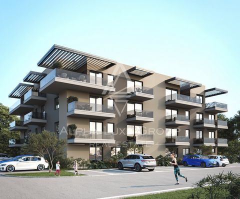 Istrien, Vabriga, Modernes apartment mit dachterrasse Ein neu erbautes, stilvolles Apartment in Vabriga steht zum Verkauf. Es befindet sich im dritten Stock eines Wohnhauses mit Aufzug, hat eine Fläche von 52,86 m² und verfügt über eine atemberaubend...