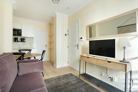 Subliem appartement op de 2e verdieping zonder lift, gelegen in het hart van Parijs tussen de rue Etienne Marcel en de rue Montorgueil, op 15m van de Grands Boulevards. Aan de voet van het appartement zijn veel winkels, cafés en restaurants. Dit smaa...