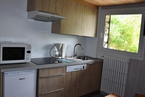 Diese gemütliche 2-Zimmer-Wohnung im Erdgeschoss eines ruhigen Chalets bietet einen ruhigen Rückzugsort am Waldrand. Mit einer privaten Terrasse und einem Garten bietet das Apartment eine ruhige Atmosphäre, nur 500 m von den Skipisten und 1 km von Ge...