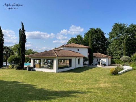 Vous recherchez une maison sans travaux où poser vos valises ? Je vous invite à découvrir cette MAGNIFIQUE villa d'architecte où se combinent MODERNITÉ, ESPACE, CALME et CONFORT dans le village de MONTCEAUX à proximité des commerces et écoles à seule...