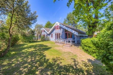 Dit uitnodigende gezinsvriendelijke vakantiepark ligt in het pittoreske bos- en merenlandschap van het Mecklenburgse merengebied, direct aan het Granzowermeer, gunstig gelegen tussen Berlijn en de Oostzee. Het park is geschikt voor gezinnen met kinde...