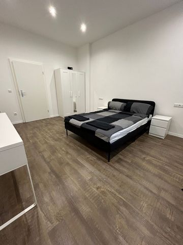 Diese moderne 65 m2 große Zwei-Zimmer-Wohnung ist ideal im Herzen von Dortmund gelegen. Sie ist komplett möbliert und mit allem Notwendigen ausgestattet (TV, WiFi, Waschmaschine, Bügelbrett und Bügeleisen, Fön, frische Bettwäsche und Handtücher). Die...