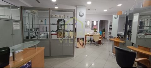 Commercial Space on the Ground Floor with Natural Lighting, Excellent Visibility and Parking Nearby. This commercial space on the ground floor, located in the commercial area of Montenegro, offers the ideal conditions for a beauty, aesthetics, health...