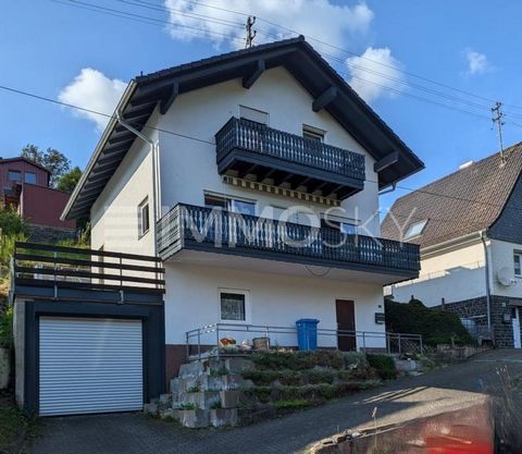 Dieses charmante Einfamilienhaus bietet Ihnen auf rund 120 m² Wohnfläche alles, was das Herz begehrt. Ursprünglich erbaut, wurde die Immobilie im Jahr 1976. 2021 wurde das Haus umfassend saniert und erstrahlt nun in neuem Glanz. Dank der hochwertigen...