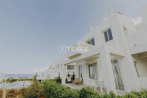 Apartamentos Listos para Mudarse con Vistas al Mar y a la Montaña en Alsancak, Girne Alsancak es una popular ciudad costera cercana a la región de Girne, en el norte de Chipre. Atrae a turistas locales y extranjeros por su belleza natural, sus playas...