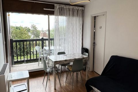 2-ROOM APARTMENT, FIRST LINE OF THE SEA, WITH SOUTH FACING BALCONY, 70 METERS FROM THE BEACH AND THE FAMOUS MARCEL PROUST PROMENADE!!! IN A BEAUTIFUL GUARDIAN NORMAN STYLE RESIDENCE, ON THE 1ST FLOOR WITH ELEVATOR, AN AREA OF 30 M2 WHICH CAN ACCOMMOD...