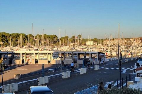 CAPBRETON - Résidence l'ACCALMIE - appartement van circa 65m2 op de 1e verdieping (lift) van een residentie met uitzicht op de boulevard en fietspaden langs de jachthaven. Eigen parkeerplaats in de kelder. Entree - Hoofdkamer: woonkamer/lounge/ongeve...