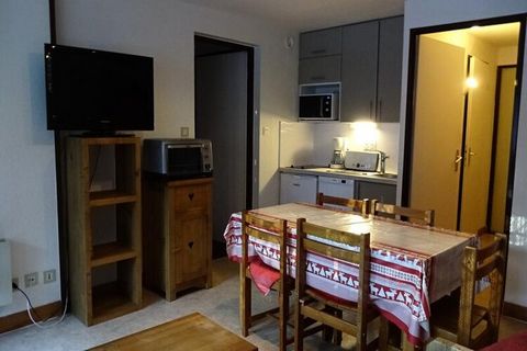 Dit gezellige appartement, gelegen op de eerste verdieping van een charmant vakantiehuis met lift, biedt een gastvrije ruimte voor maximaal 6 personen. De woonkamer is voorzien van een RAPIDO-slaapbank, perfect voor extra gasten, terwijl de slaapkame...