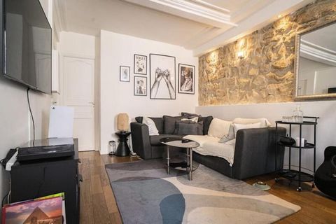 Het pand, gelegen in het levendige 17e arrondissement van Parijs, biedt een gezellig appartement van 38 m² voor maximaal twee gasten, ideaal voor een stadsretraite met een stel. Deze lichte, elegant ingerichte ruimte bevindt zich op de 1e verdieping ...