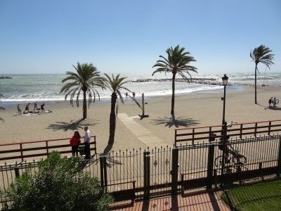 A huge 5 bed beachfront duplex garden apartment with wonderful sea views right on the beachfront in Puerto Banus - only a minute's walk to all first class amenities in Puerto Banus. The property offers over 2 levels; a huge open plan living area, a l...