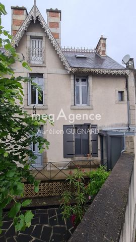 4 Chambres, 1 bureau, Garage attenant.