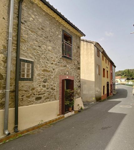 Maison de village de 77 m² à Caudiès-de-Fenouillèdes composée de 4 pièces et 2 chambres.