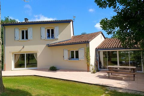 15 minutes de Périgueux  Maison familiale avec dépendances