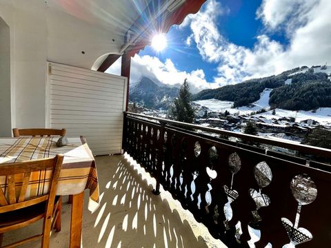 Venez découvrir ce STUDIO MEUBLE de 23M2 avec BALCON EXPOSE SUD , CAVE et son BOX FERME