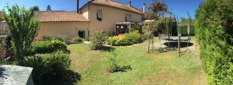 Maison en pierres avec garage attenant