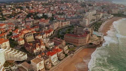 Bien d'exception à deux pas de la Grande Plage  142 m² de charme et d'élégance