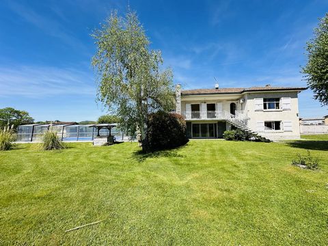 Grande maison contemporaine avec jardin et piscine