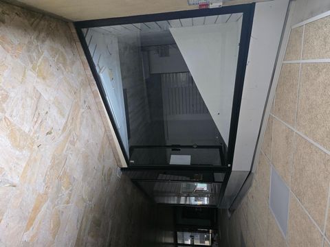 bel emplacement pour commerce ou bureau