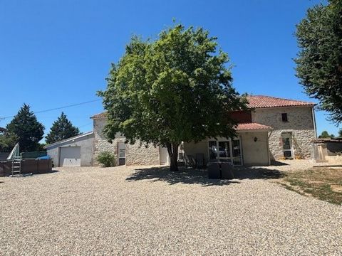 Grande maison en pierres