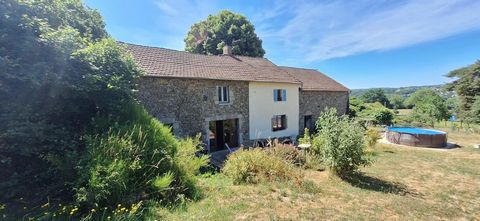 Maison rénovée avec dépendances et terrain de 7773 m² à Lavaveix-les-Mines
