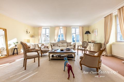 DINAN CENTRE : APPARTEMENT T6 - 210 M2