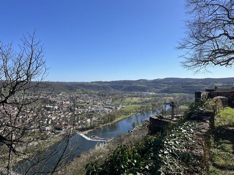 Maison en pierres entièrement rénovée dans village historique
