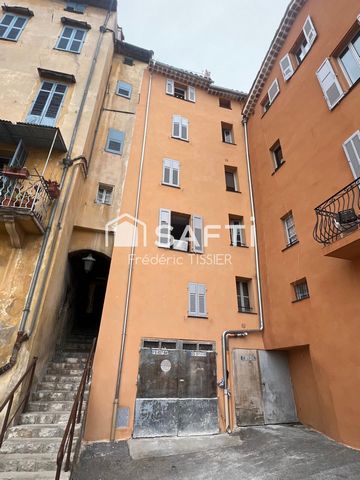 Grasse Vieille ville : Immeuble avec 3 lots d'habitation.