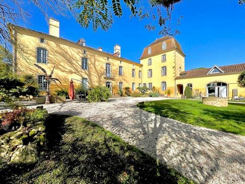 Magnifique Château de 1600 m² avec Vue Imprenable sur les Pyrénées  Cur du Gers