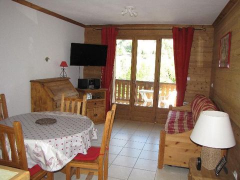 The good standing residence Les Chalets du Ponthier is situated 400 m away from shops and Bozel center. It is located face to the cross country skiing slopes. 50 m from the building, a free shuttle will drive you to the 3 valleys/Courchevel ski slope...