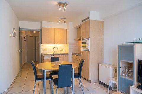 Flat on the 6th floor and equipped with 2 bedrooms (1 with double bed and 1 with bunk beds and extra drawer for a 3rd person) There is also a cosy living room opening onto the terrace with side sea views, fully equipped open-plan kitchen, and a bathr...