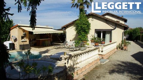 A10340 - A few minutes from the magnificent banks of the Rhône, this south-facing house has been designed to take full advantage of the 2 terraces during convivial moments around the pool area with its jacuzzi and fully equipped summer kitchen. It of...