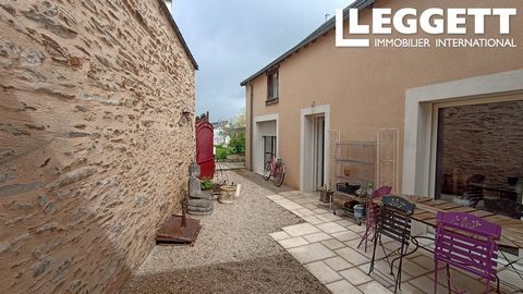 A20603CC53 - Nice market-town house of 115 m² renovated in 2010. The ground floor consists of an entrance, a 40 m² main living area, including a kitchen. This room is luminous and has a wooden stove. The ground floor also has a laundry room and a hal...