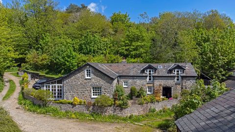 An exquisite 19th century barn conversion situated in a picture-perfect location. Steeped in history, Lower Hareslade Barn is a truly idyllic retreat positioned just a short stroll away from the iconic, Brandy Cove. Charm and character oozes from thi...