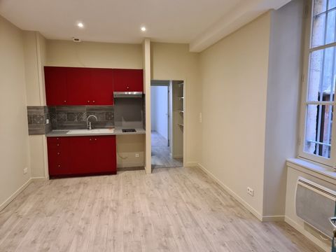 REZ DE CHAUSSEE, Appartement T2 rénové, résidence sécurisée, 3mn à pied Place Meynard