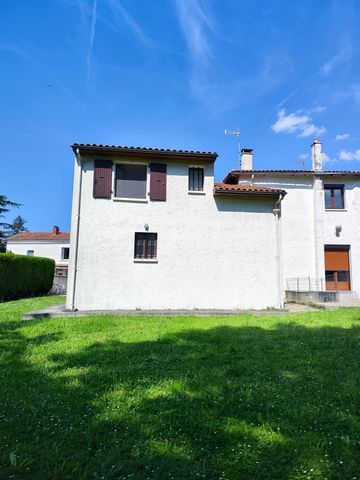 Dpt Charente (16), à vendre maison P6 de 152,95 m² - Terrain de 1524 - Plain pied