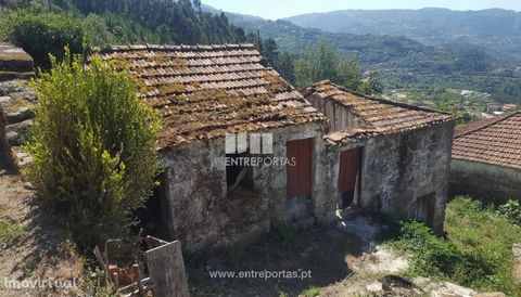 House to rebuild for sale with land for garden or backyard. It offers great sun exposure and fantastic views of the Douro River. Situated 3 km from The Village of Cinfães. São Cristóvão de Nogueira, Cinfães. Ref.: MC09002 FEATURES: Land Area: 319 m2 ...