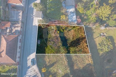 Land for sale at 47 000 €   Plot of land for urban construction with 676m² intended for the construction of an individual villa with 137.10m² of implantation, 256.60m² of gross construction area with approved project. Well located, facing Avenida D. ...