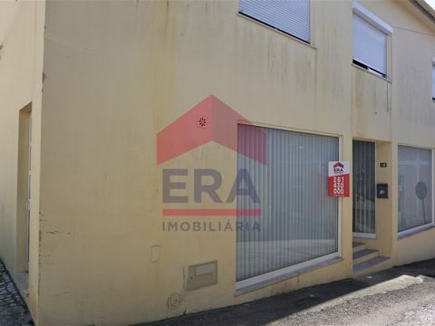 Building in the center consisting of ground floor and 1st floor for Commerce R/C Shop with an area of 85m², 1 WC. First floor has T2 apartment. Living room, kitchen with lacquered furniture, two bedrooms with floating floors and bathroom with shower ...