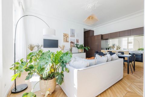 This apartment is located on the 4th floor with elevator of a beautiful Haussmann-style residential building. It is composed as follows: - Living room with sofa and dining table. - A bedroom with a double bed - A fully-equipped kitchen (refrigerator,...