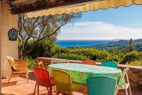 Summary This charming holiday house benefits from a beautiful sea view and great location within the Domaine de Barbigoua. With a living area of 180 sqm, it is composed of a spacious and bright living room opening to the south-west terrace, adjoining...