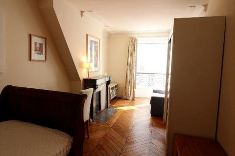MOBILITY LEASE ONLY: In order to be eligible to rent this apartment you will need to be coming to Paris for work, a work-related mission, or as a student. This lease is not suitable for holidays. Ile Saint Louis is the smaller of the two islands in t...