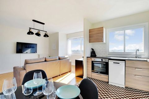 It is a 51m² apartment located on the 7th floor with elevator, offering a superb view of Paris and the Eiffel Tower. It is composed of: - An open kitchen, equipped and functional: microwave, fridge, hotplates, Nespresso coffee machine, toaster, kettl...