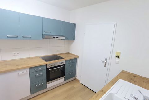 This friendly and bright one-room apartment is located at the end of a cul-de-sac in the immediate vicinity of the Technical University of Kaiserslautern. Despite the quiet location, supermarkets are within walking distance approx. 500 m away, and th...