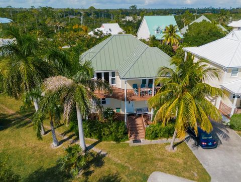 Shoreline Development is a beachfront gated community that offers luxurious living with stunning views of the waterfront. Its secluded setting and mature trees make it a perfect place to relax and unwind. The development features circular clusters of...