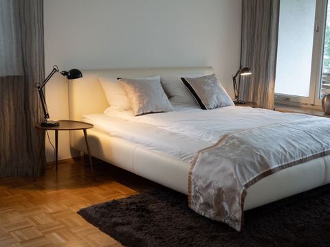 Dear prospective customer, our apartment is located in the center of Dortmund. Parking is available directly in front of the house. The apartment is freshly renovated and consists of living-dining room, bedroom, kitchen and shower room and a balcony